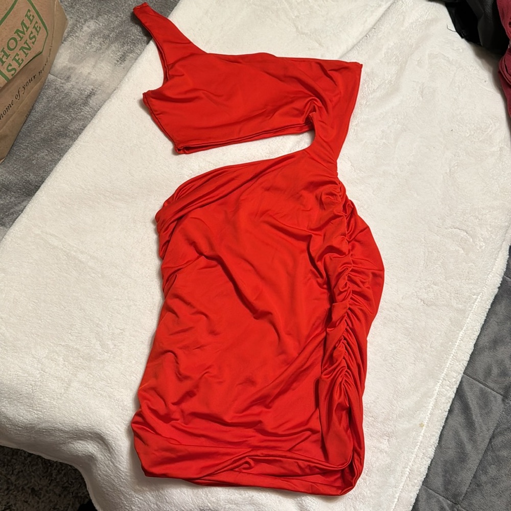 Red Amazon Dress Size M